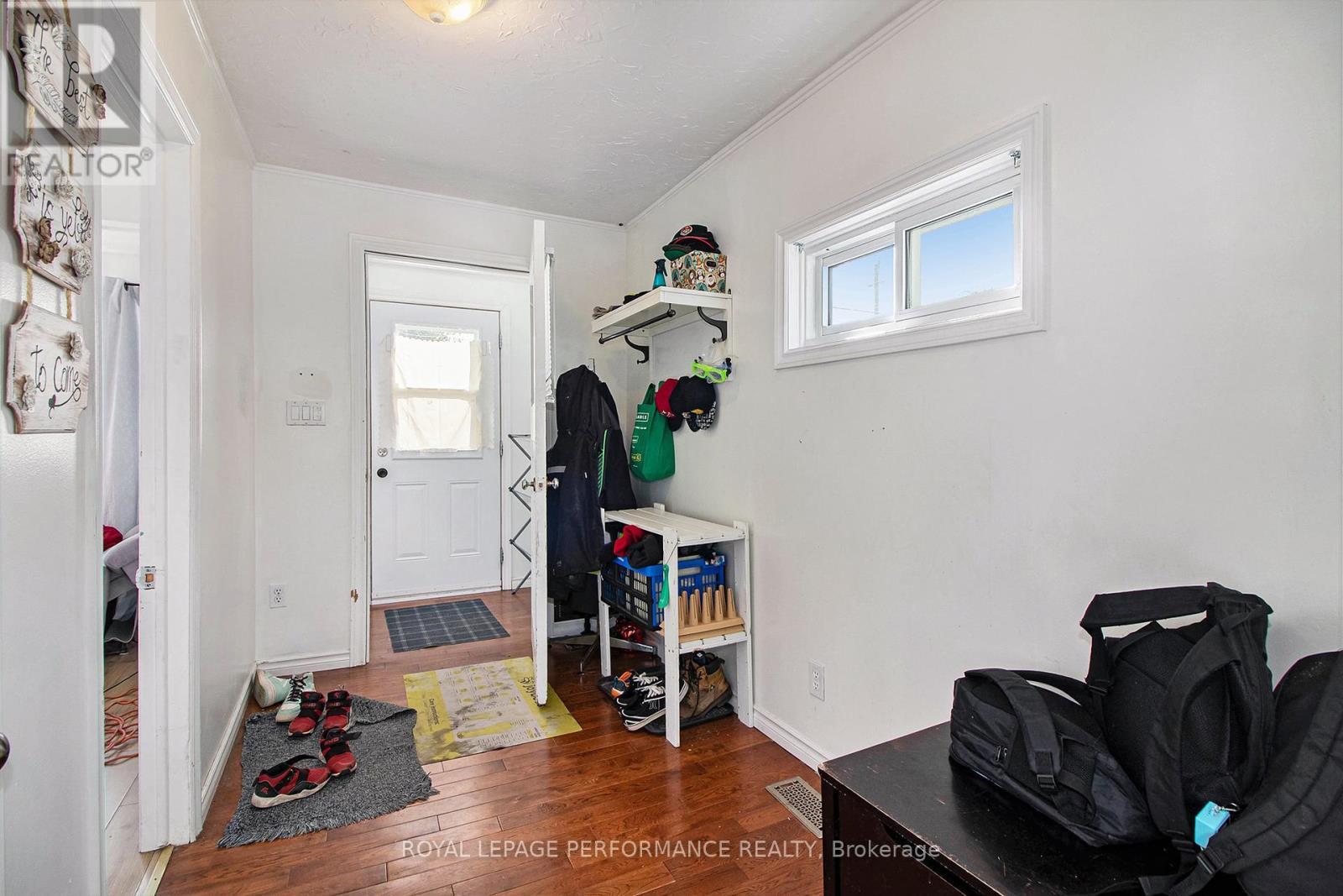 












116 DANIS AVENUE

,
Cornwall,




Ontario
K6H5E4

