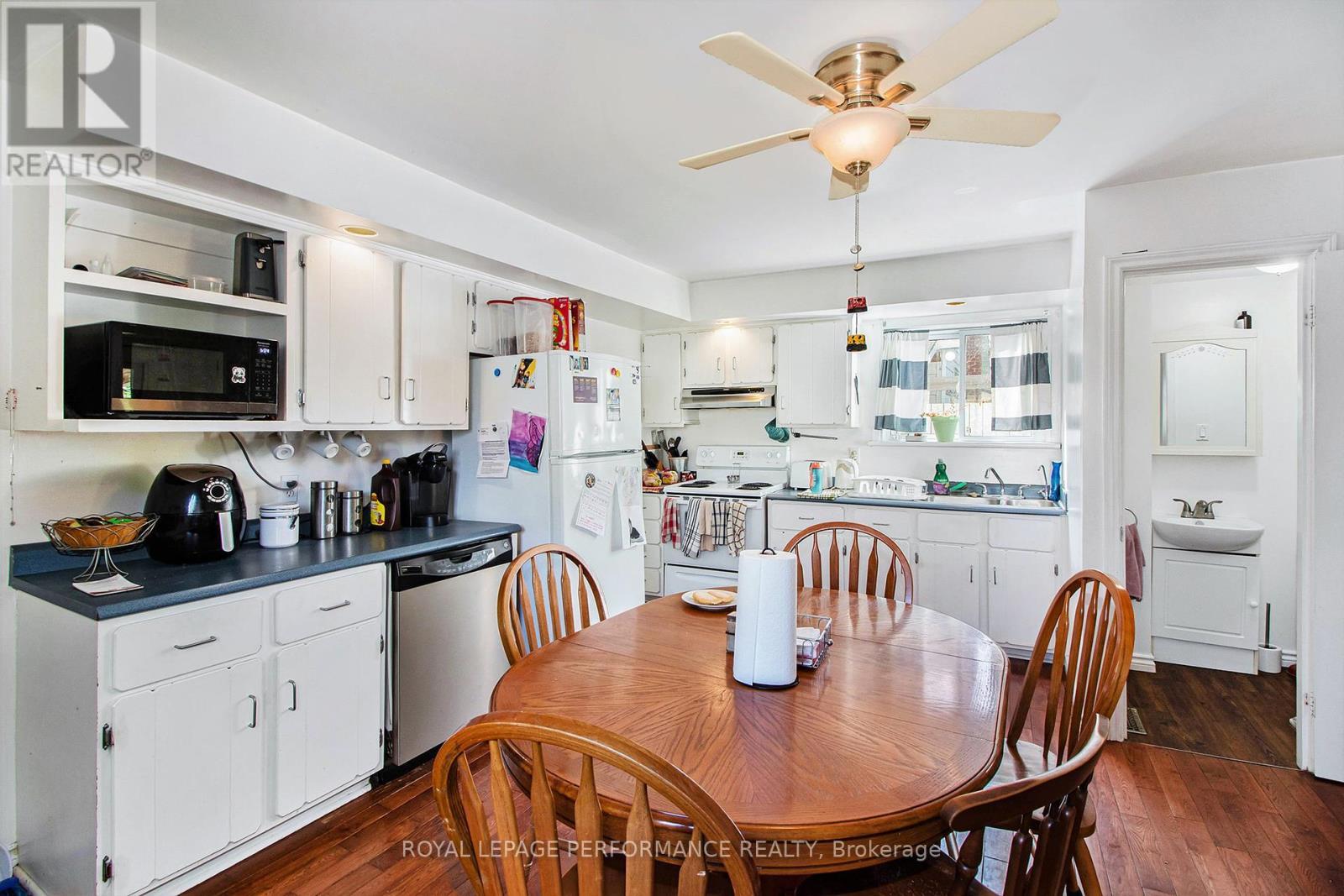 












116 DANIS AVENUE

,
Cornwall,




Ontario
K6H5E4

