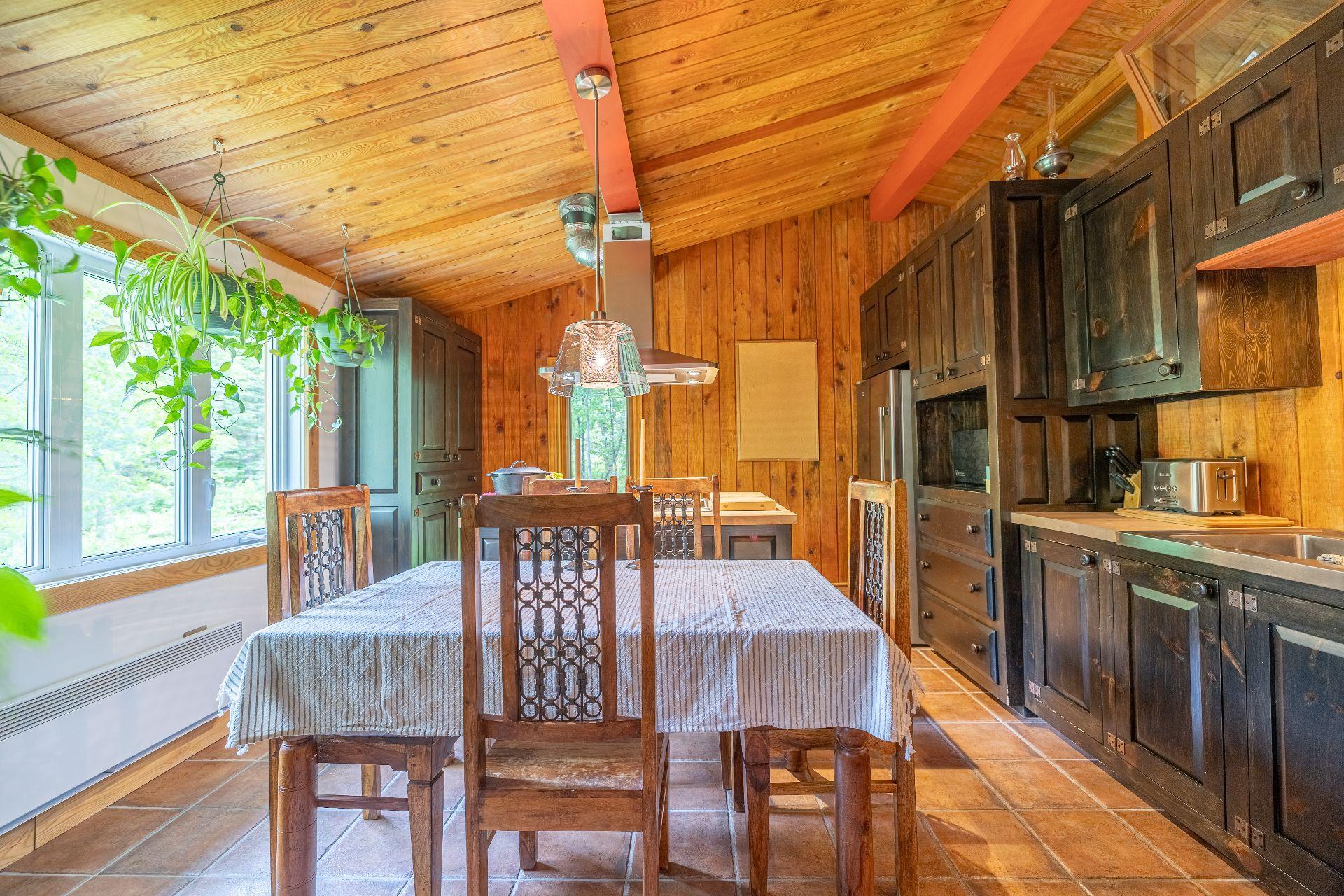 









6


Ch. du Lac-Reardon

,
Brownsburg-Chatham,




QC
J8G2J4


