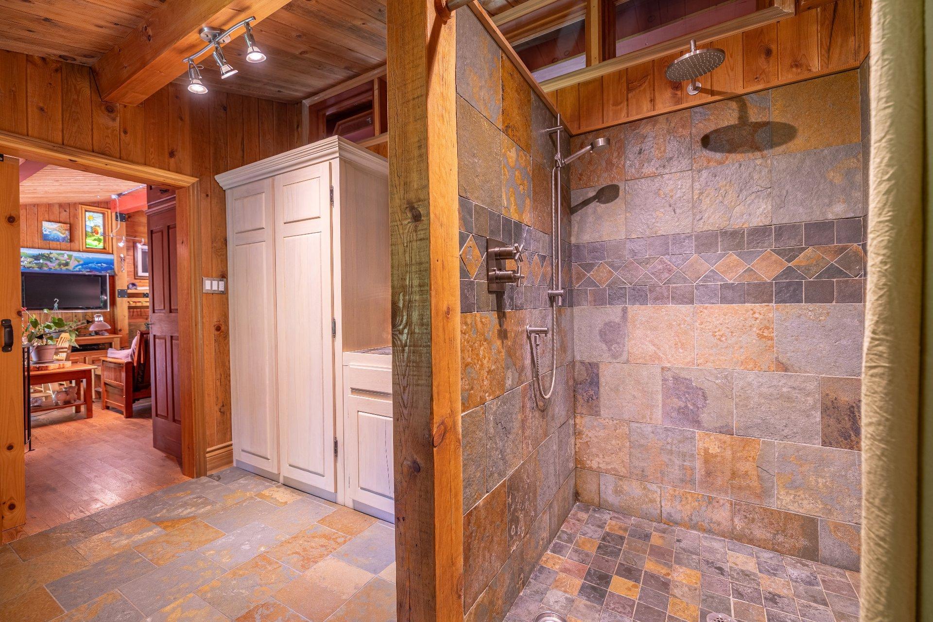 









6


Ch. du Lac-Reardon

,
Brownsburg-Chatham,




QC
J8G2J4

