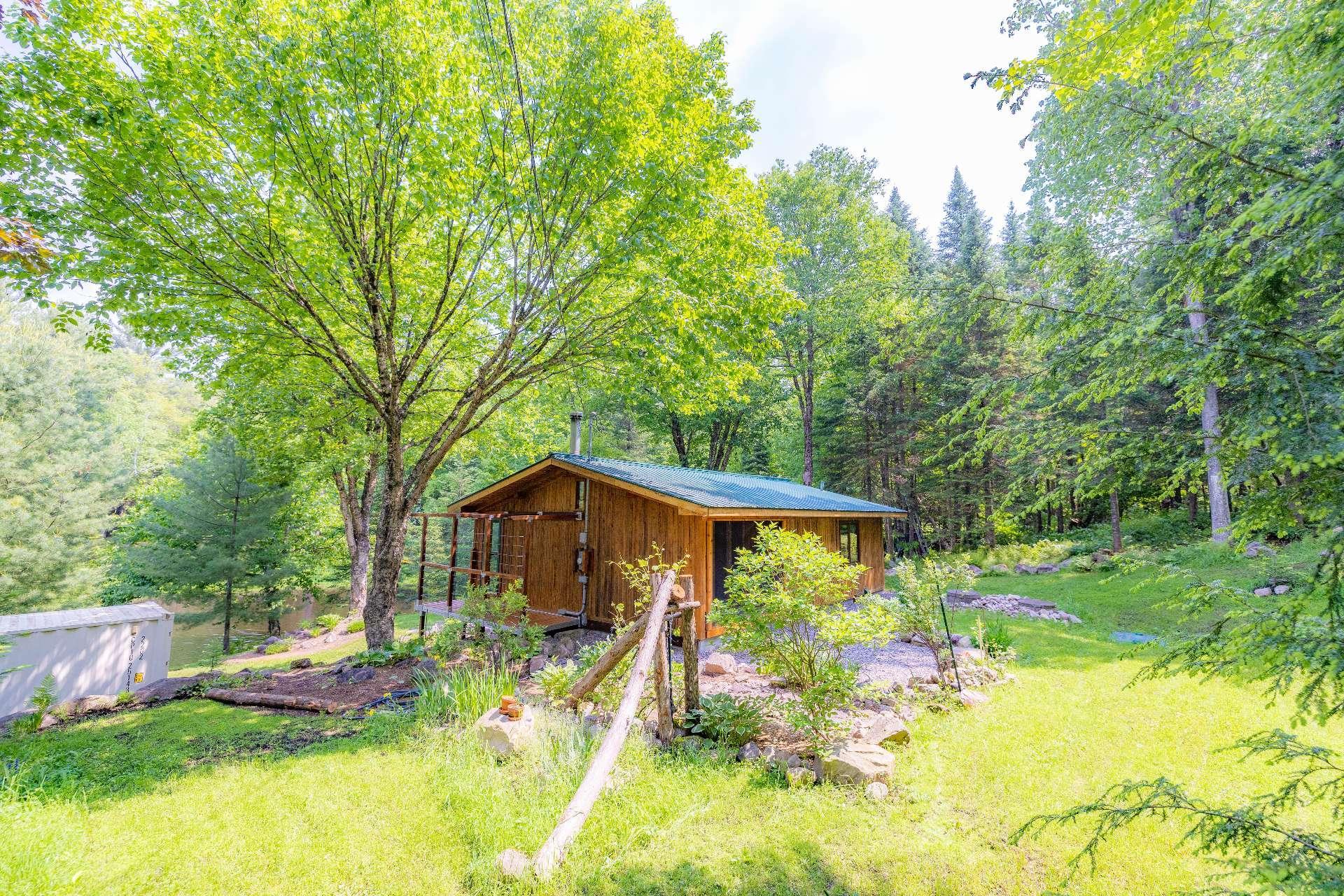 









6


Ch. du Lac-Reardon

,
Brownsburg-Chatham,




QC
J8G2J4

