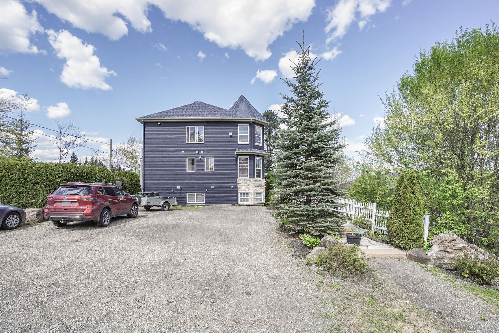 









17Z


Av. des Érables

,
Saint-Sauveur,




QC
J0R1R4

