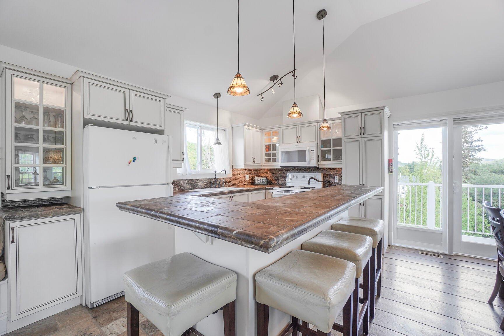









17Z


Av. des Érables

,
Saint-Sauveur,




QC
J0R1R4

