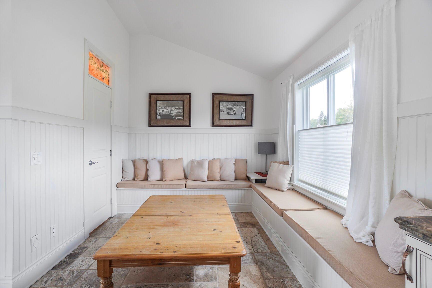 









17Z


Av. des Érables

,
Saint-Sauveur,




QC
J0R1R4

