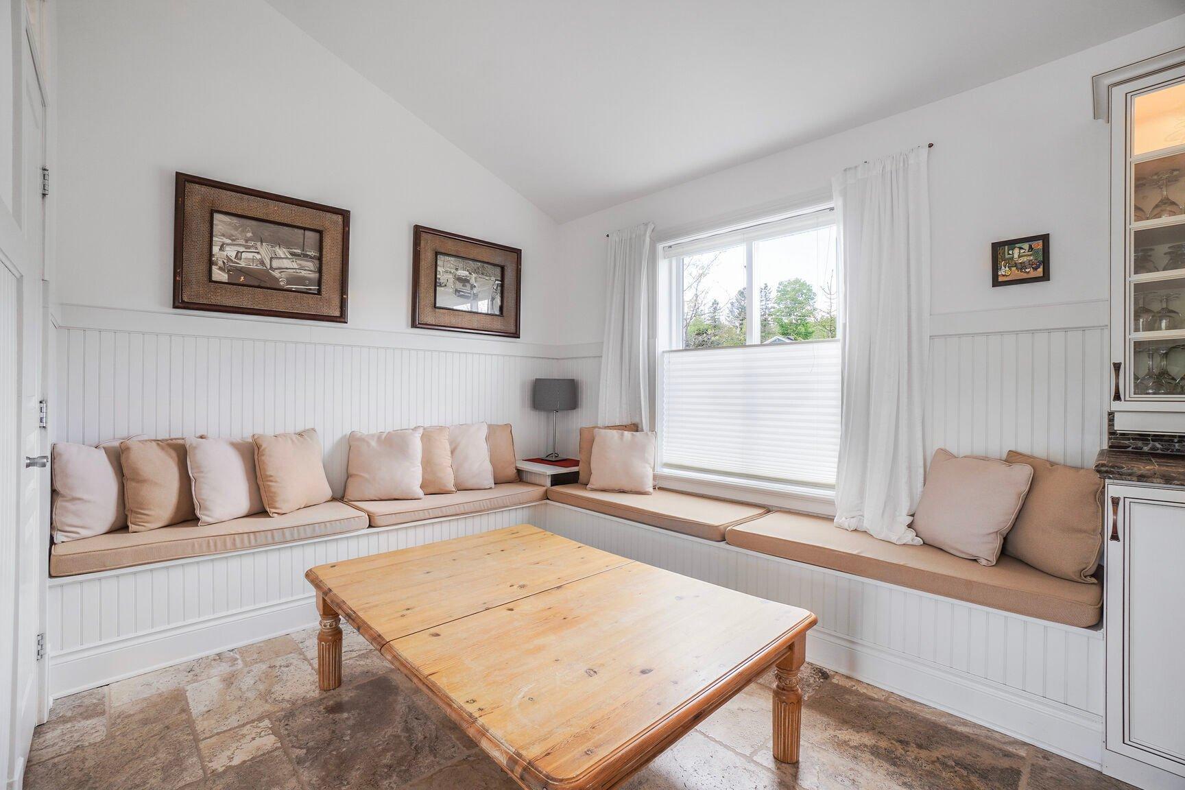









17Z


Av. des Érables

,
Saint-Sauveur,




QC
J0R1R4

