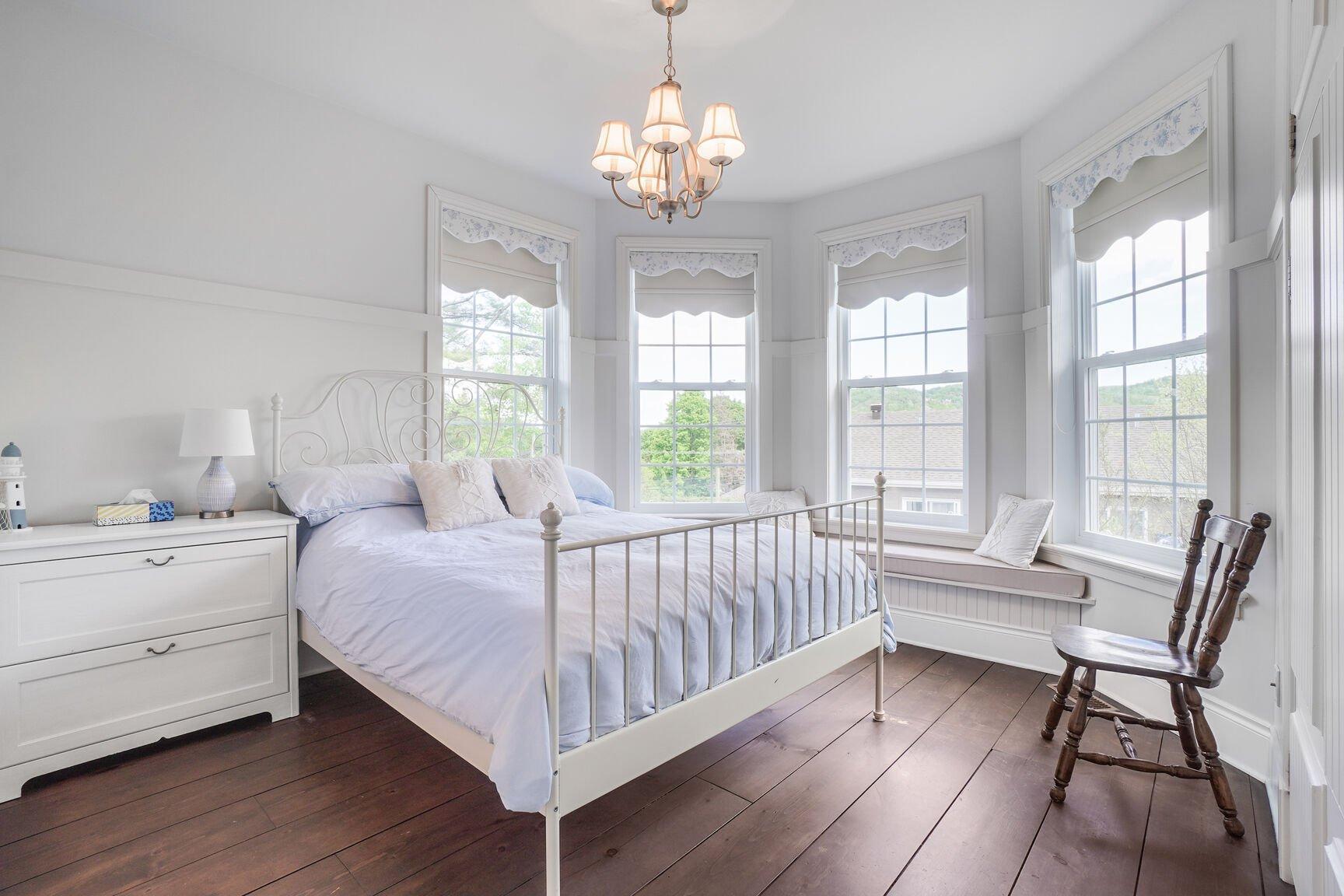 









17Z


Av. des Érables

,
Saint-Sauveur,




QC
J0R1R4

