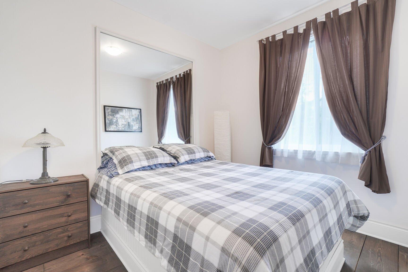 









17Z


Av. des Érables

,
Saint-Sauveur,




QC
J0R1R4

