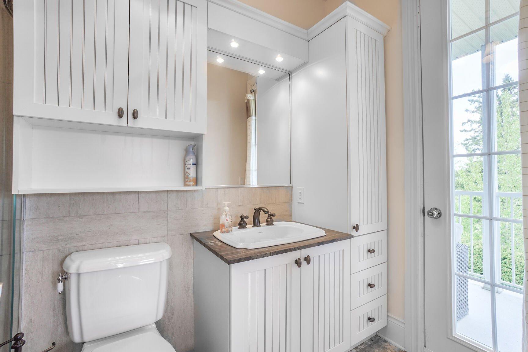 









17Z


Av. des Érables

,
Saint-Sauveur,




QC
J0R1R4

