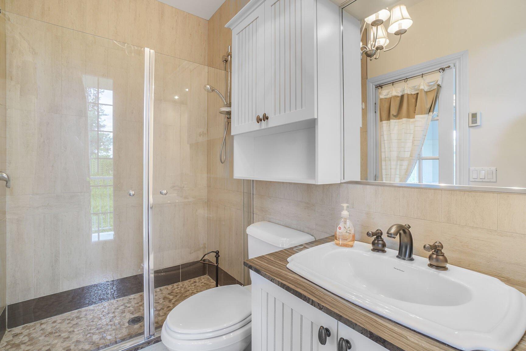









17Z


Av. des Érables

,
Saint-Sauveur,




QC
J0R1R4

