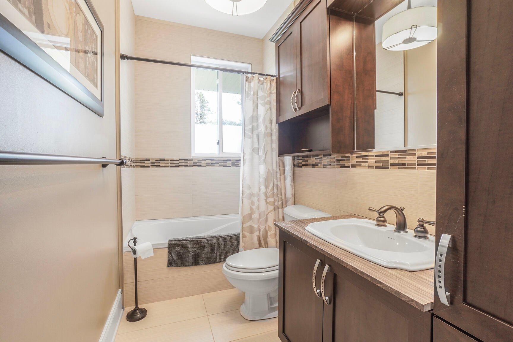 









17Z


Av. des Érables

,
Saint-Sauveur,




QC
J0R1R4

