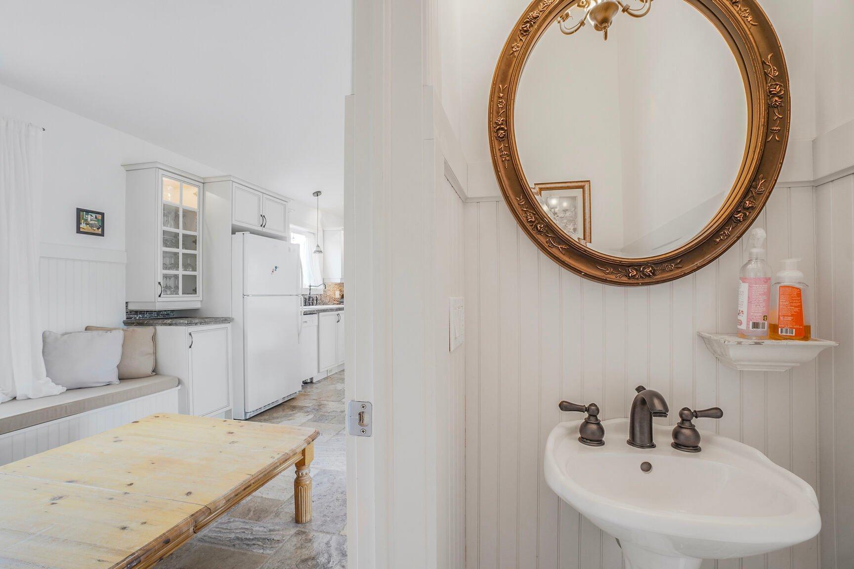 









17Z


Av. des Érables

,
Saint-Sauveur,




QC
J0R1R4

