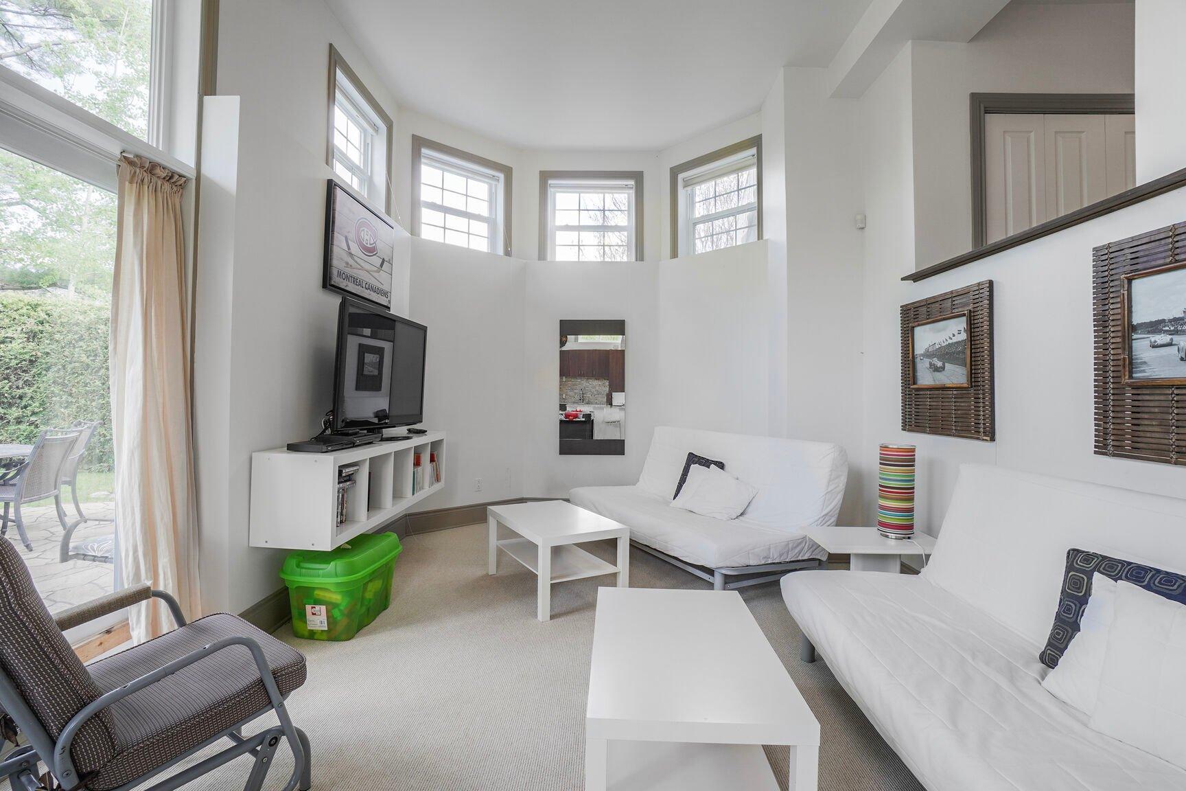









17Z


Av. des Érables

,
Saint-Sauveur,




QC
J0R1R4

