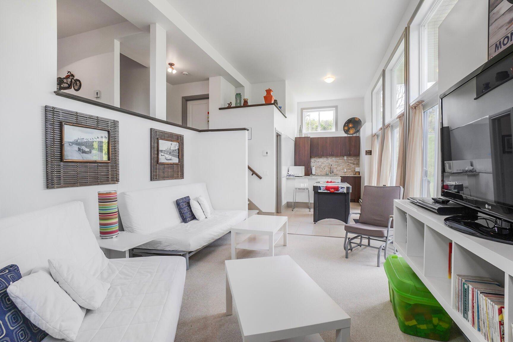 









17Z


Av. des Érables

,
Saint-Sauveur,




QC
J0R1R4

