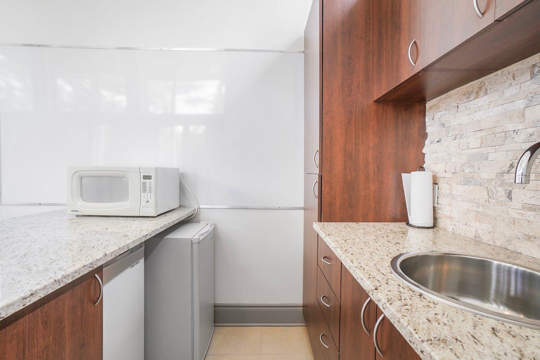









17Z


Av. des Érables

,
Saint-Sauveur,




QC
J0R1R4


