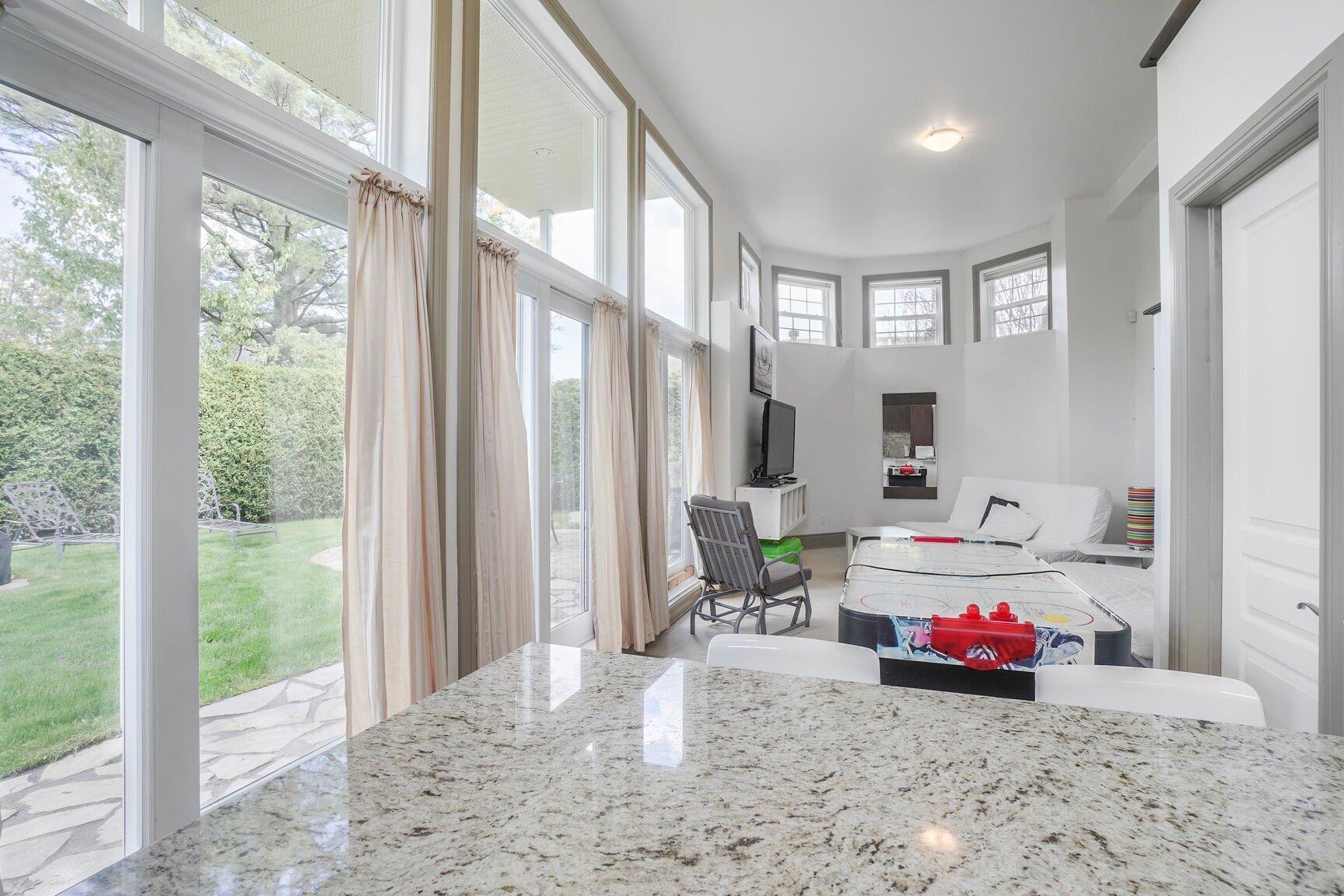 









17Z


Av. des Érables

,
Saint-Sauveur,




QC
J0R1R4

