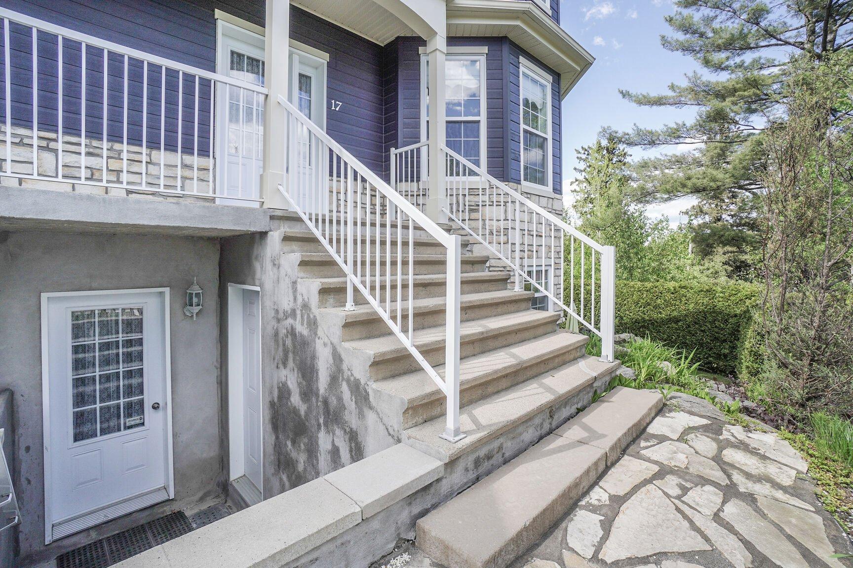 









17Z


Av. des Érables

,
Saint-Sauveur,




QC
J0R1R4

