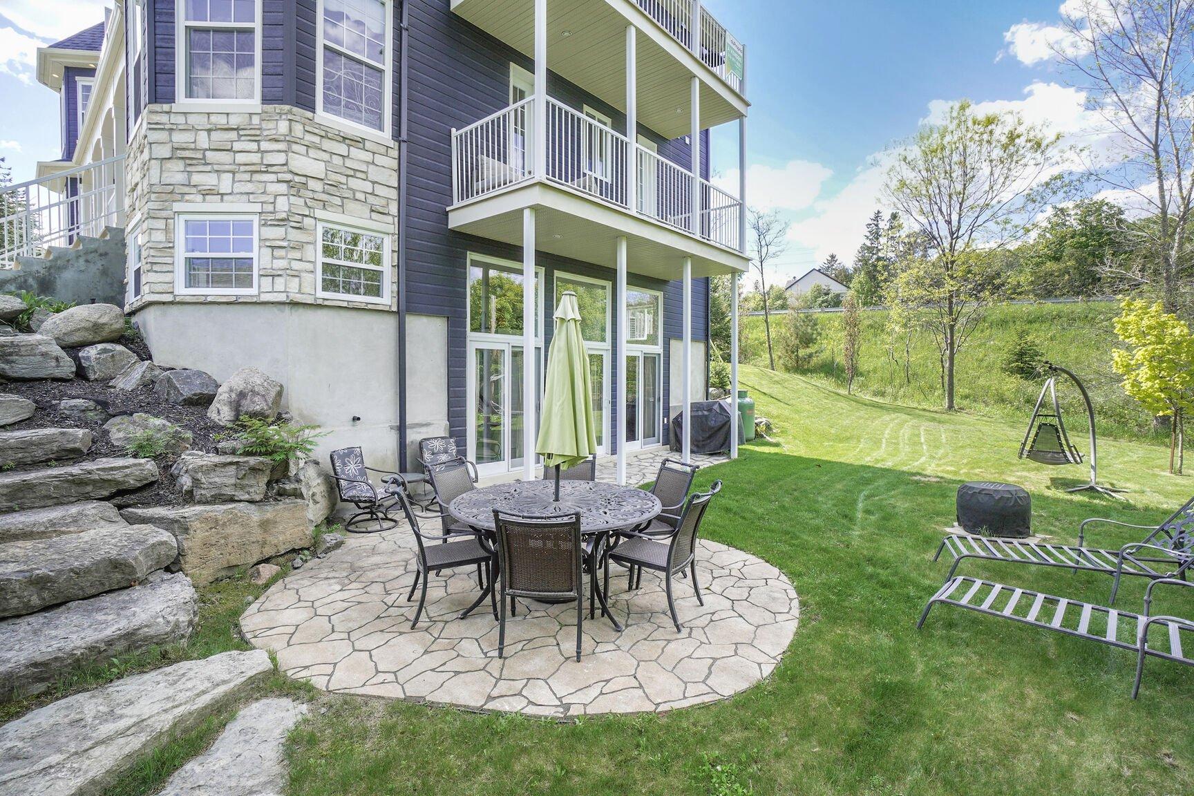 









17Z


Av. des Érables

,
Saint-Sauveur,




QC
J0R1R4

