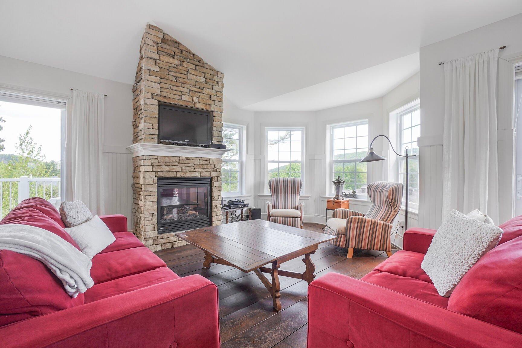 









17Z


Av. des Érables

,
Saint-Sauveur,




QC
J0R1R4

