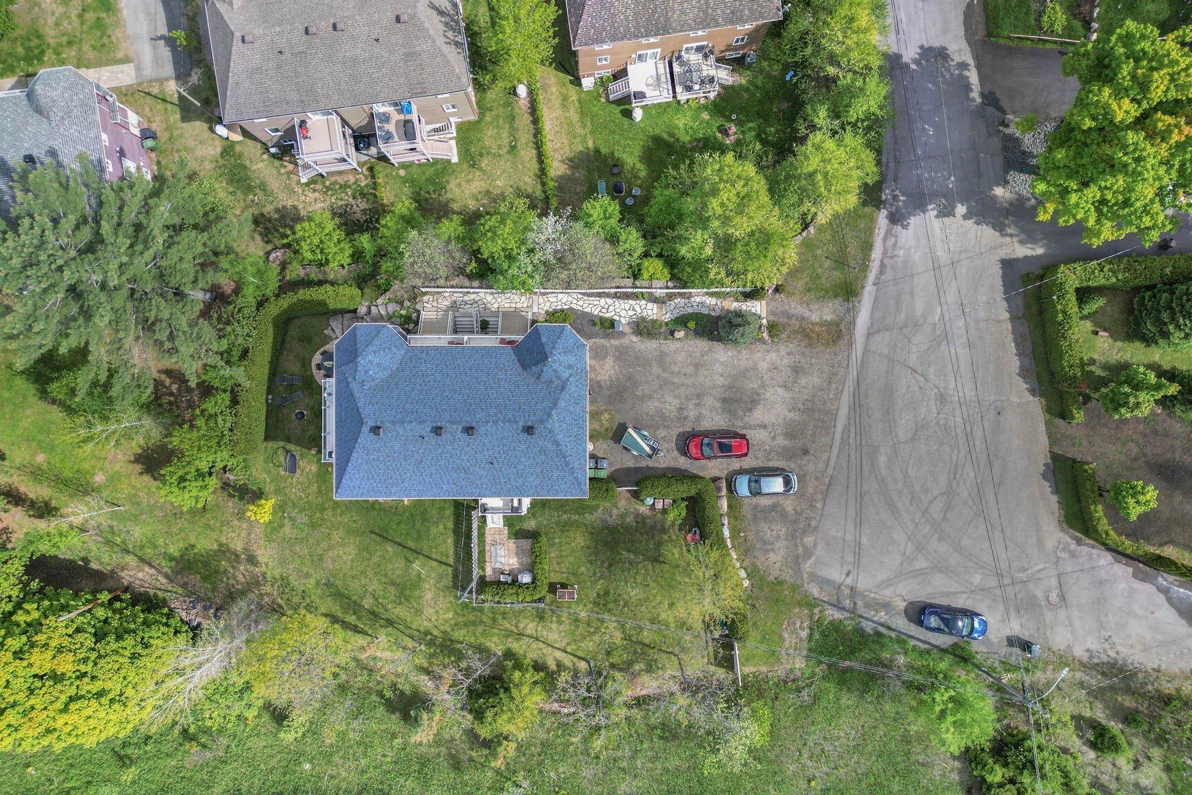 









17Z


Av. des Érables

,
Saint-Sauveur,




QC
J0R1R4

