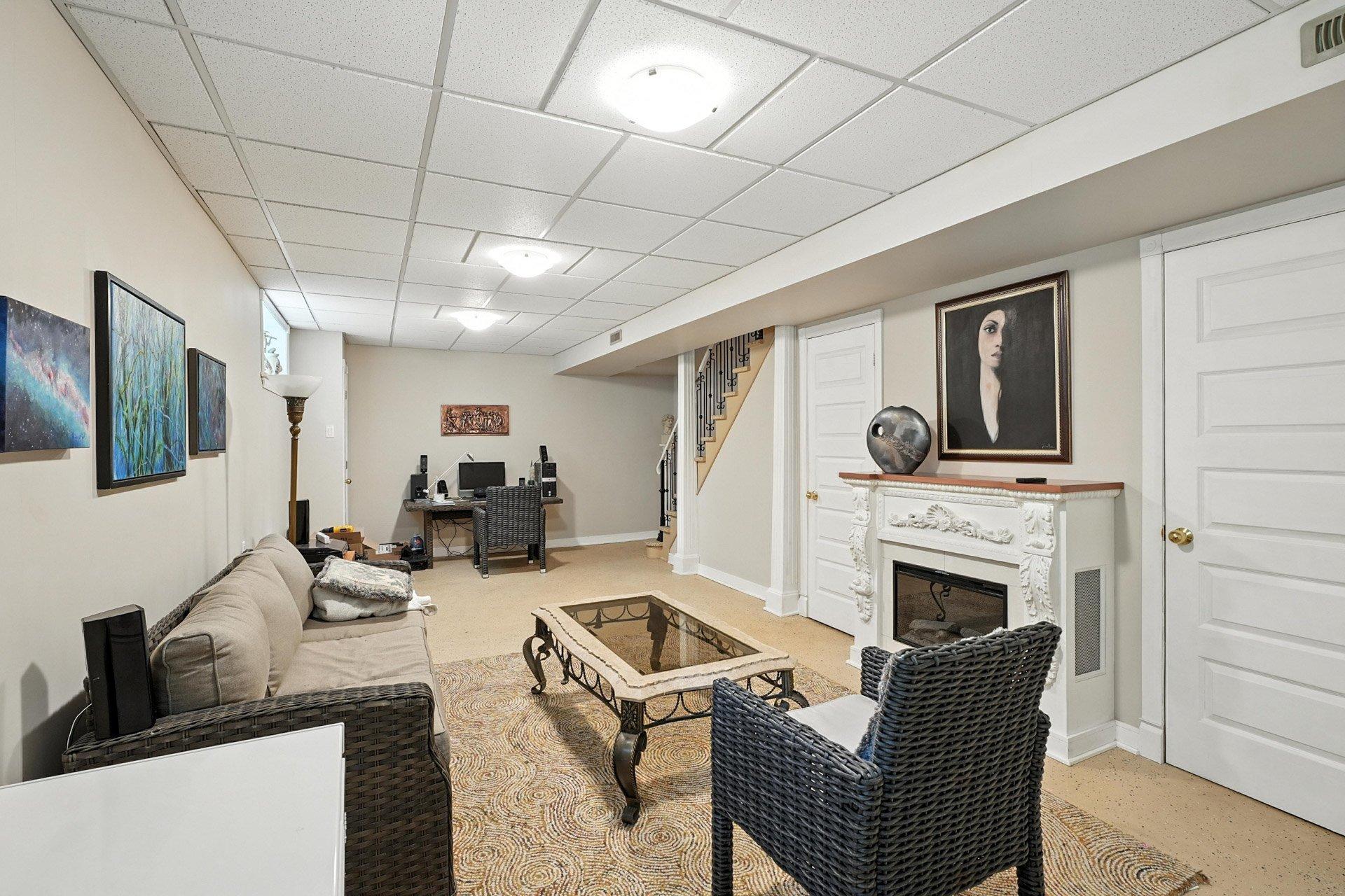 









767


Ch. Perry

,
Gatineau (Aylmer),




QC
J9J3A3

