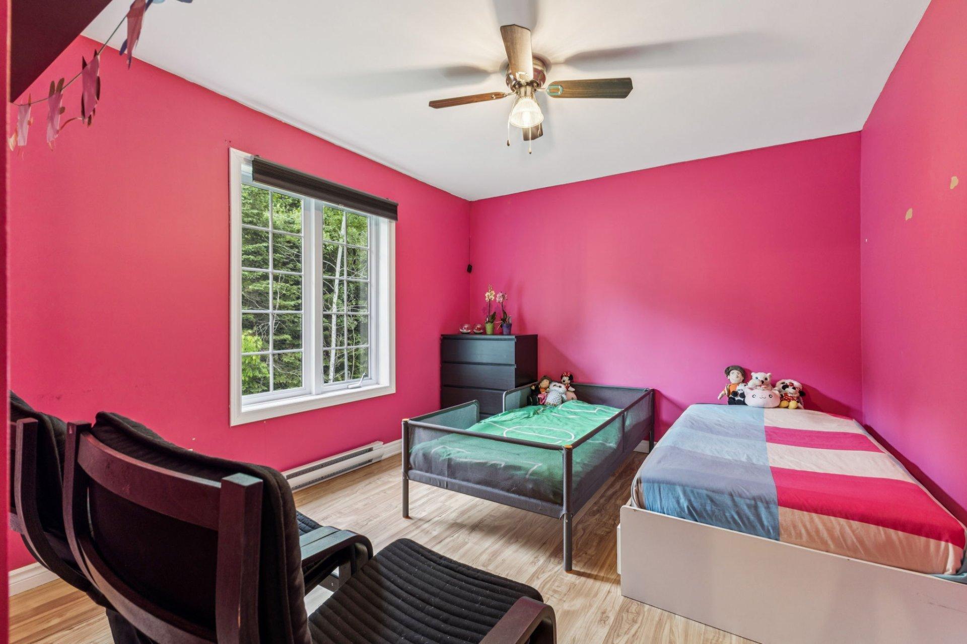









422


Ch. du Ruisseau

,
Val-des-Monts,




QC
J8N1E7

