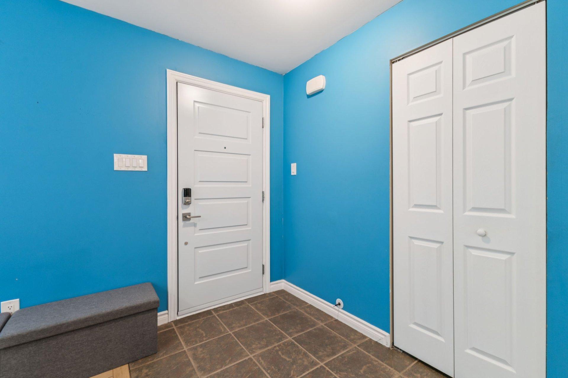 









422


Ch. du Ruisseau

,
Val-des-Monts,




QC
J8N1E7

