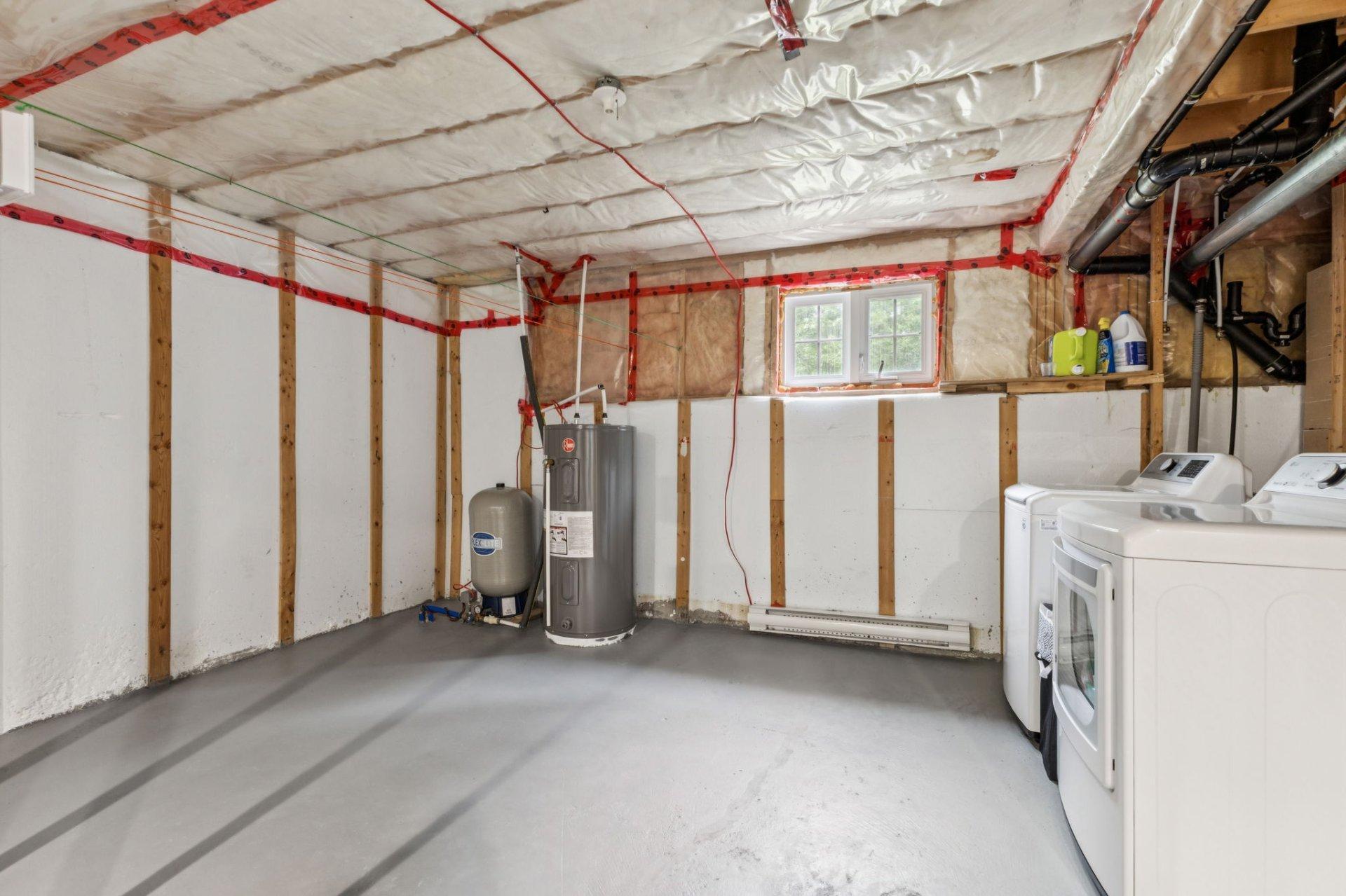









422


Ch. du Ruisseau

,
Val-des-Monts,




QC
J8N1E7

