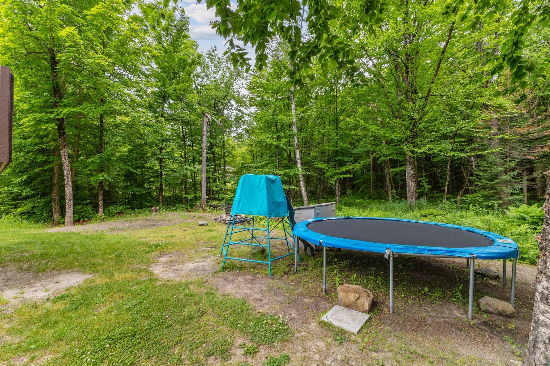 









422


Ch. du Ruisseau

,
Val-des-Monts,




QC
J8N1E7

