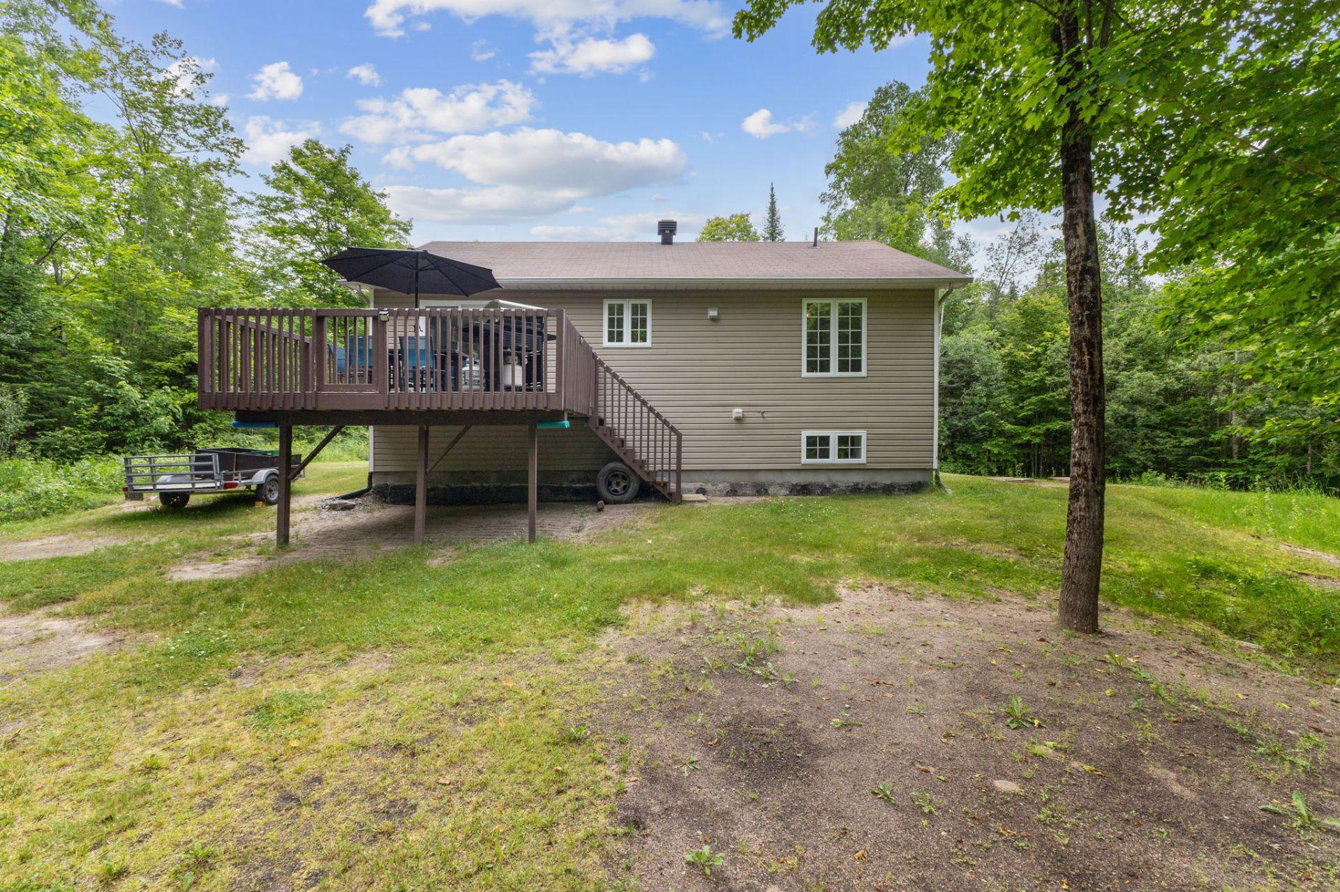 









422


Ch. du Ruisseau

,
Val-des-Monts,




QC
J8N1E7

