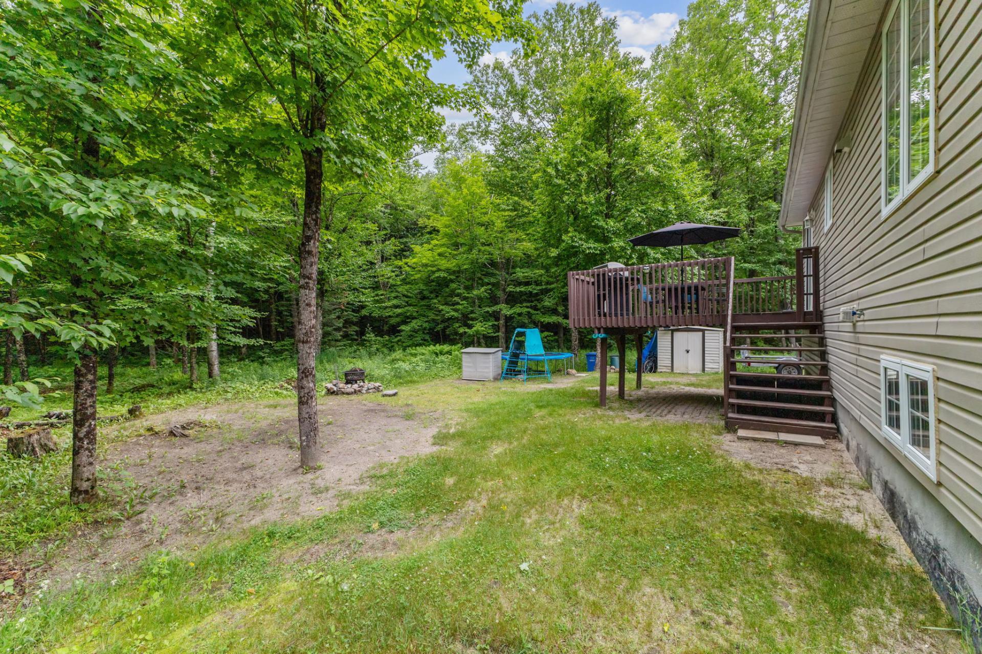 









422


Ch. du Ruisseau

,
Val-des-Monts,




QC
J8N1E7

