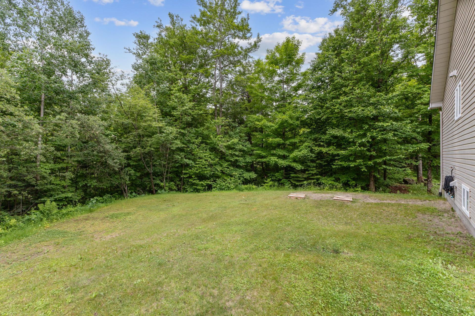 









422


Ch. du Ruisseau

,
Val-des-Monts,




QC
J8N1E7

