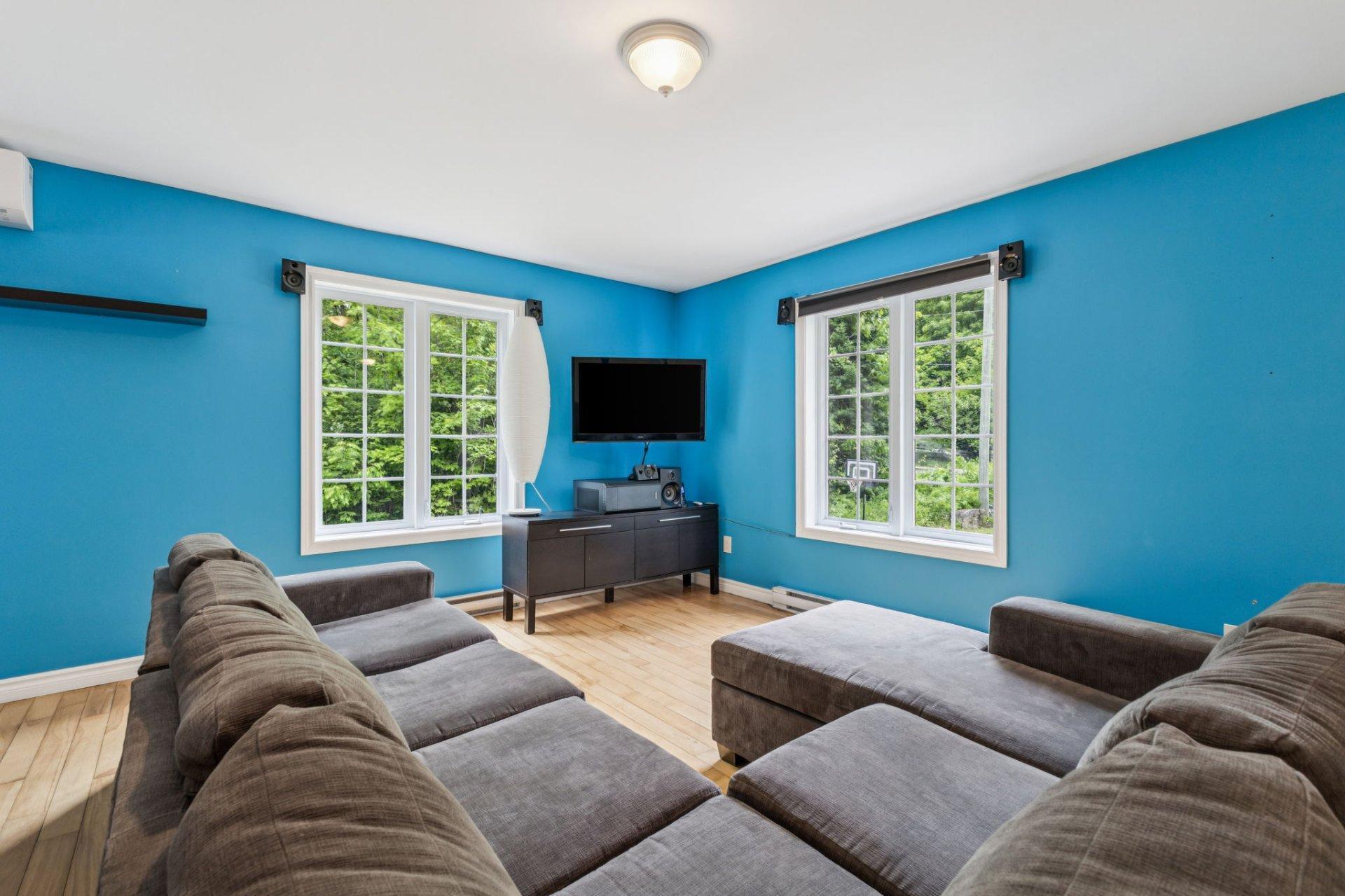 









422


Ch. du Ruisseau

,
Val-des-Monts,




QC
J8N1E7

