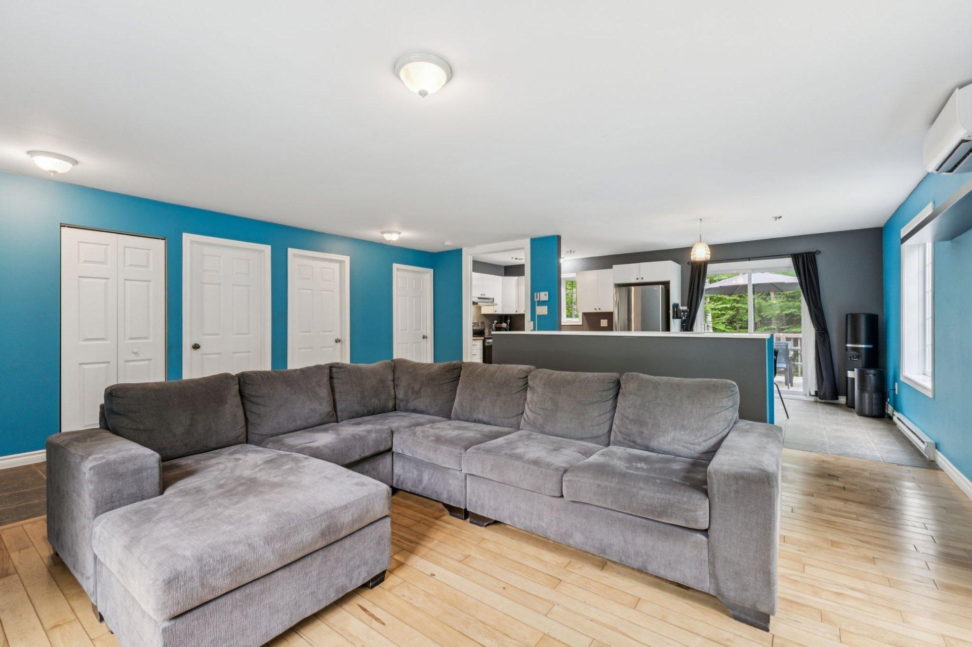 









422


Ch. du Ruisseau

,
Val-des-Monts,




QC
J8N1E7

