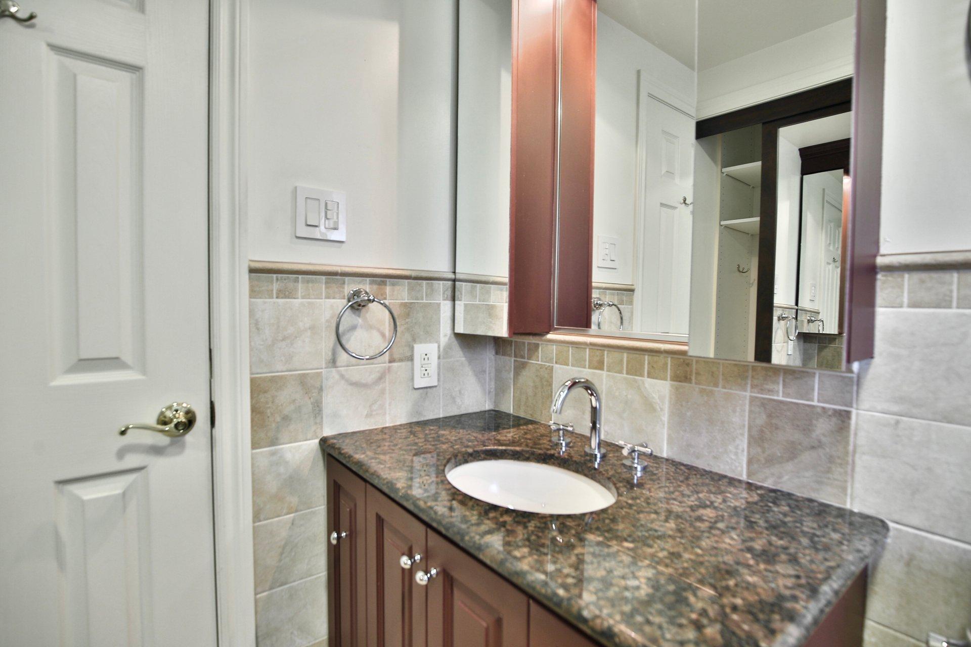 









470


Boul. Clairevue E.

,
Saint-Bruno-de-Montarville,




QC
J3V1T1

