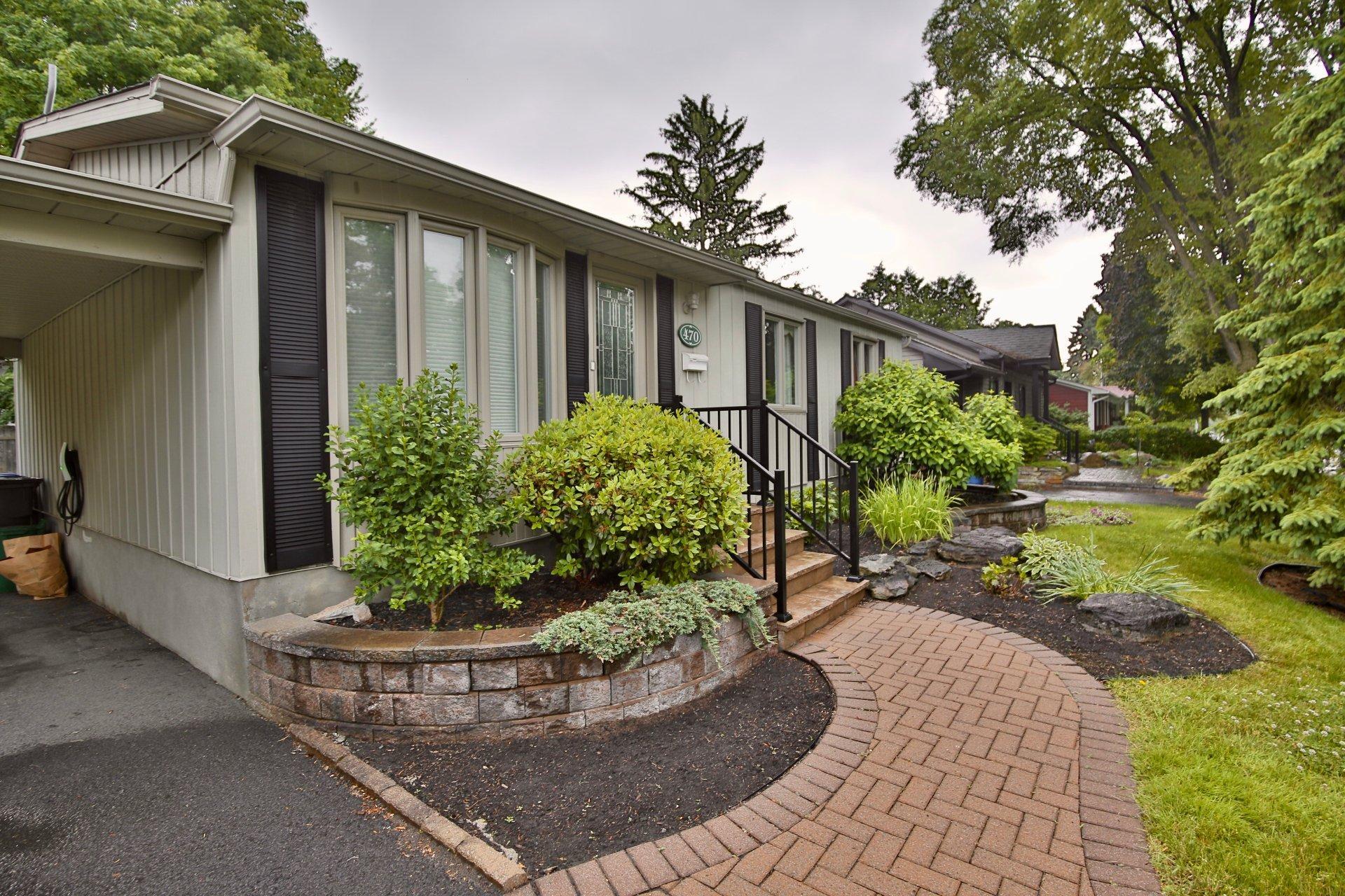 









470


Boul. Clairevue E.

,
Saint-Bruno-de-Montarville,




QC
J3V1T1

