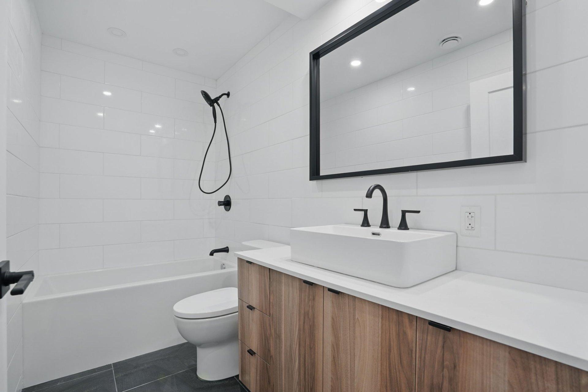 









5110

 - 5114


Rue Ste-Marie

,
Montréal (Le Sud-Ouest),




QC
H4C1X5


