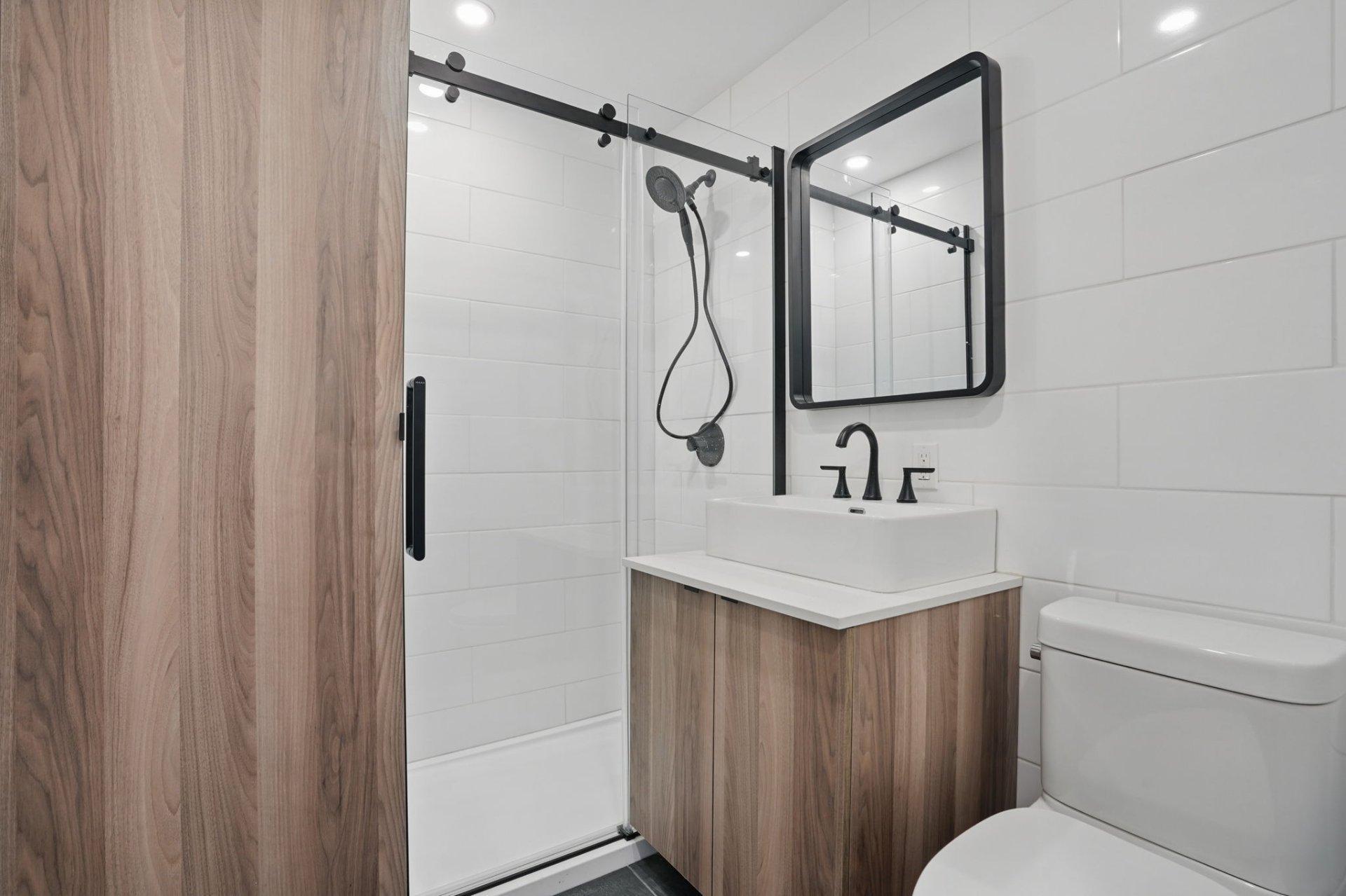 









5110

 - 5114


Rue Ste-Marie

,
Montréal (Le Sud-Ouest),




QC
H4C1X5


