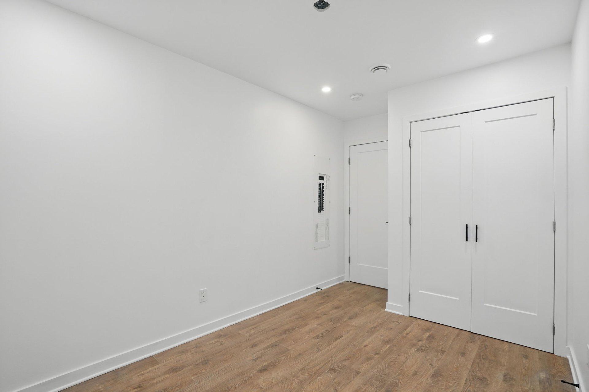 









5110

 - 5114


Rue Ste-Marie

,
Montréal (Le Sud-Ouest),




QC
H4C1X5

