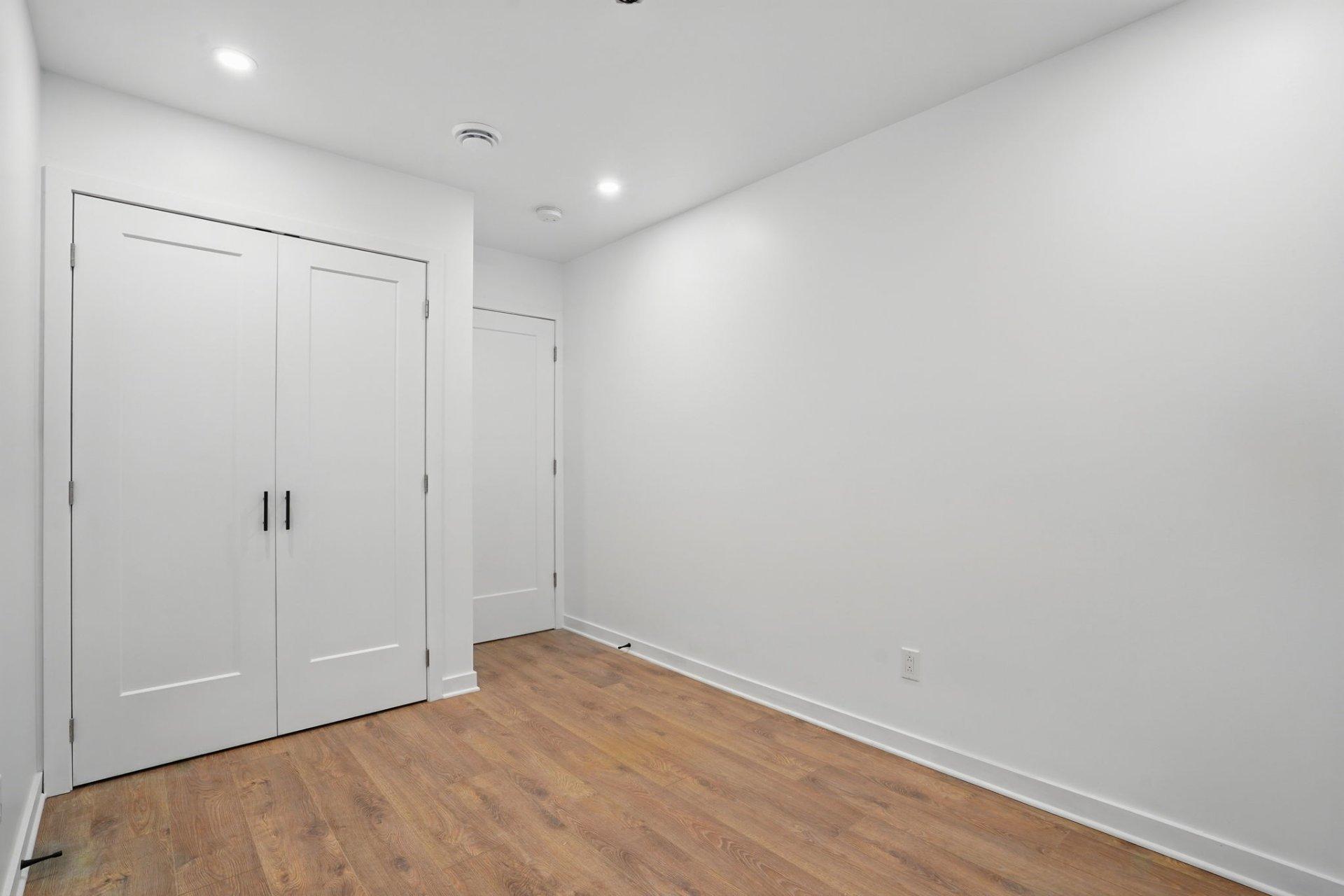 









5110

 - 5114


Rue Ste-Marie

,
Montréal (Le Sud-Ouest),




QC
H4C1X5

