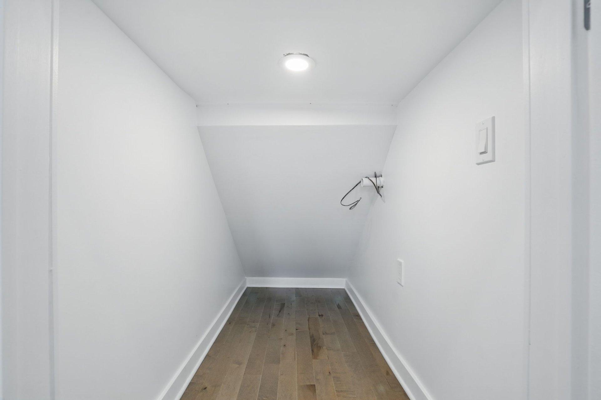 









5110

 - 5114


Rue Ste-Marie

,
Montréal (Le Sud-Ouest),




QC
H4C1X5

