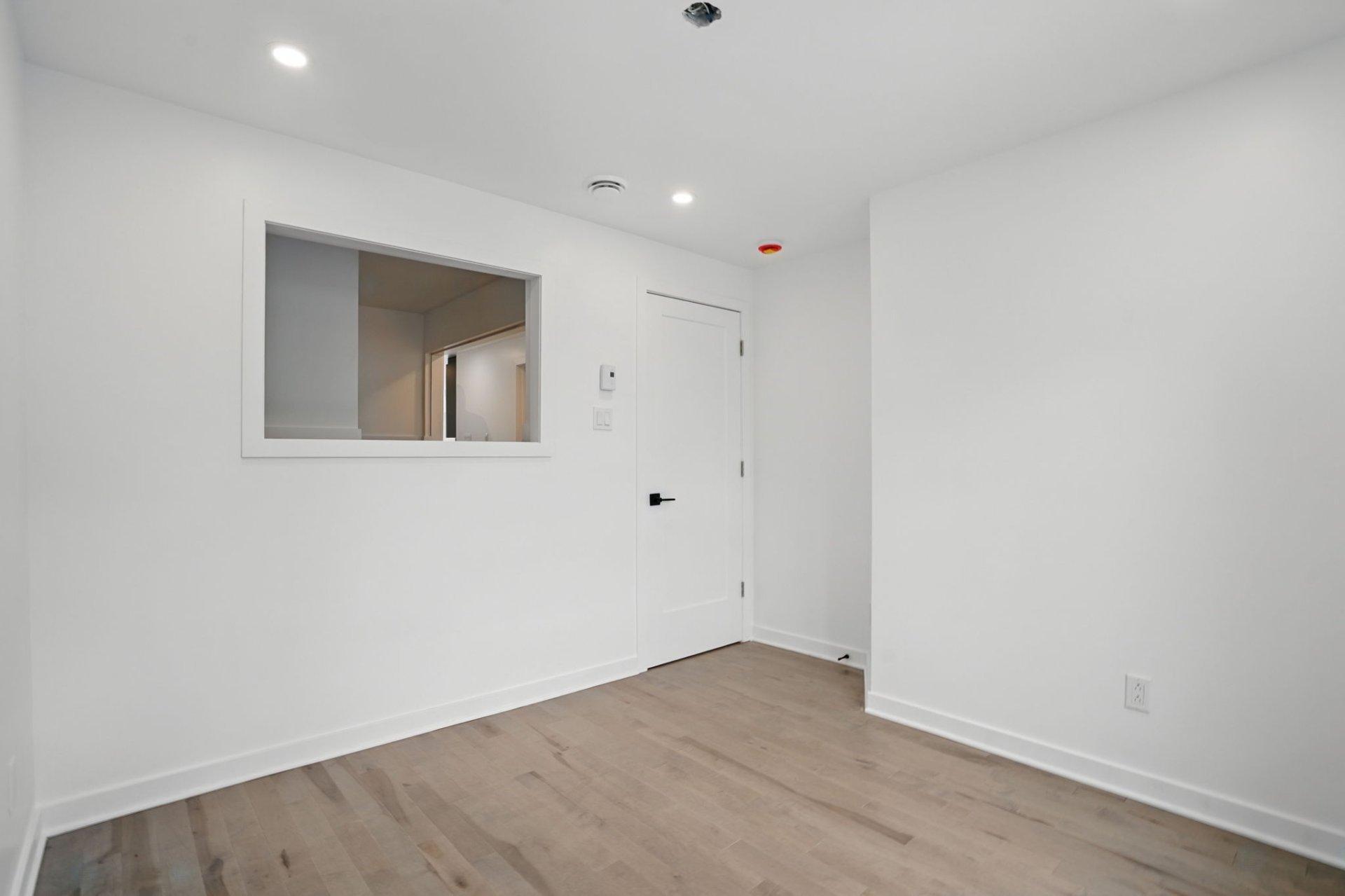 









5110

 - 5114


Rue Ste-Marie

,
Montréal (Le Sud-Ouest),




QC
H4C1X5


