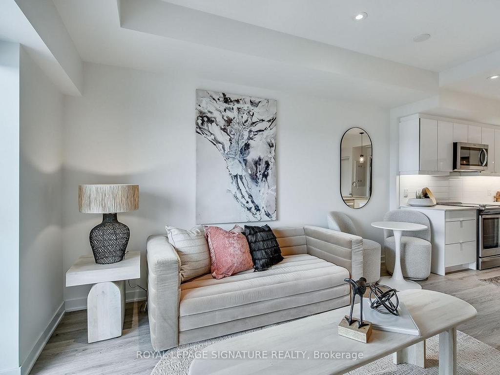 









16


Markle

Crescent, 412,
Hamilton,




ON
L9G 3K9


