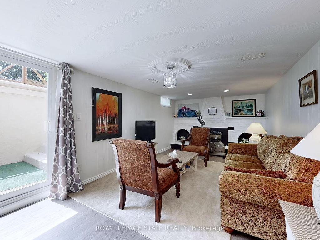 









19


Bunker Hill

Drive,
Hamilton,




ON
L8K 5X3

