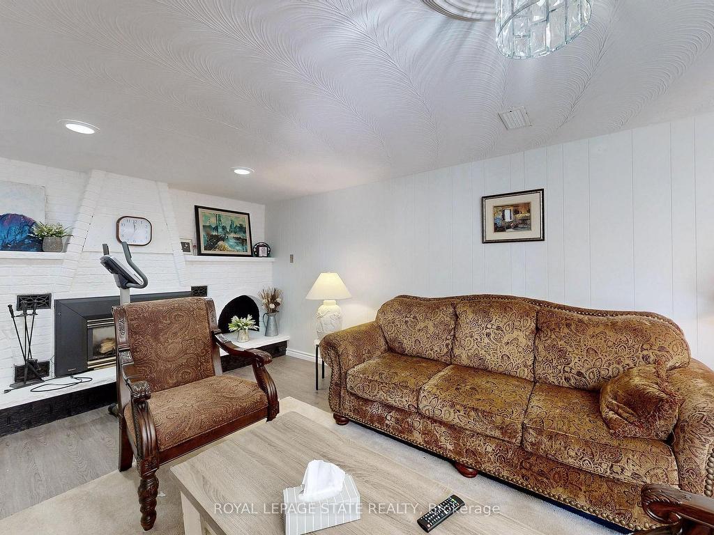 









19


Bunker Hill

Drive,
Hamilton,




ON
L8K 5X3

