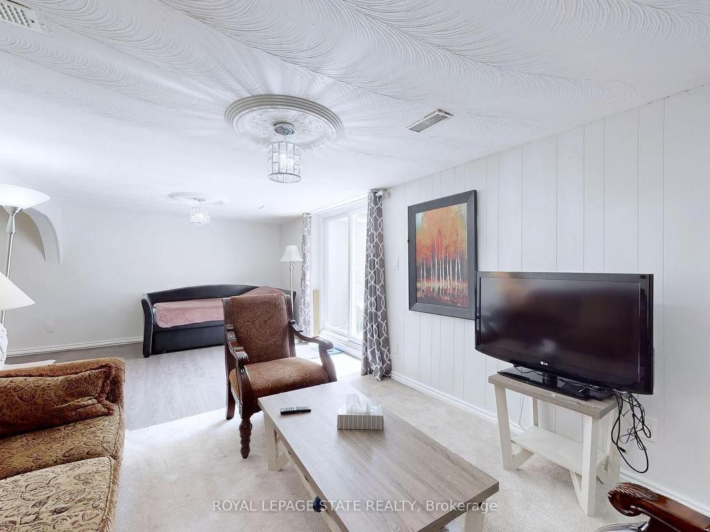 









19


Bunker Hill

Drive,
Hamilton,




ON
L8K 5X3


