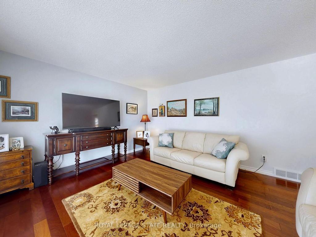 









19


Bunker Hill

Drive,
Hamilton,




ON
L8K 5X3

