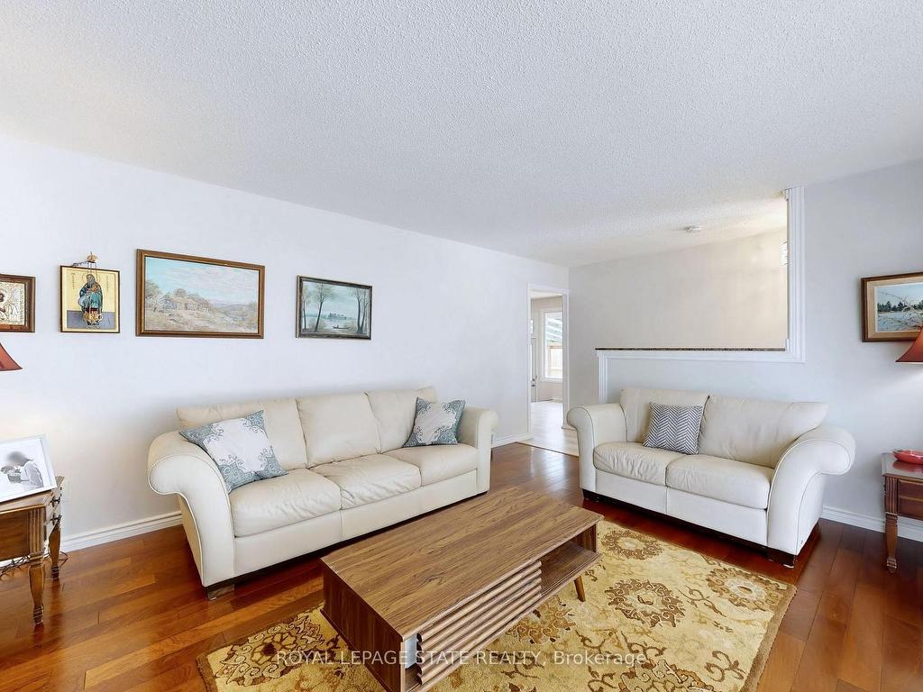









19


Bunker Hill

Drive,
Hamilton,




ON
L8K 5X3

