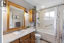 Main bathroom with air tub