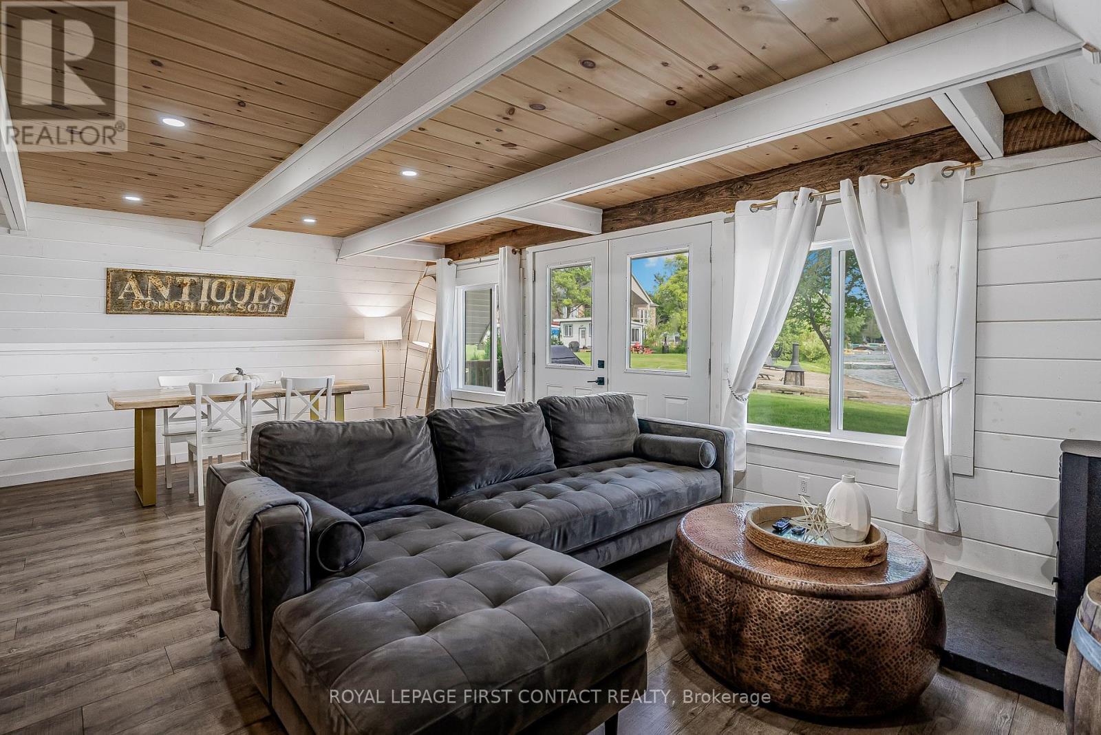 












5608 PENETANGUISHENE ROAD

,
Springwater,




Ontario
L0L1P0

