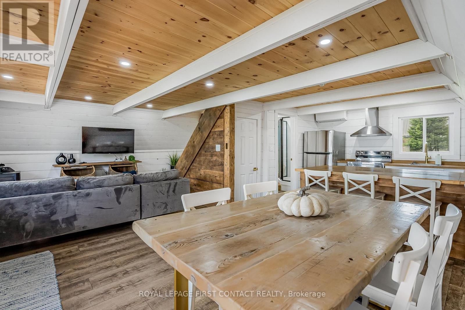 












5608 PENETANGUISHENE ROAD

,
Springwater,




Ontario
L0L1P0

